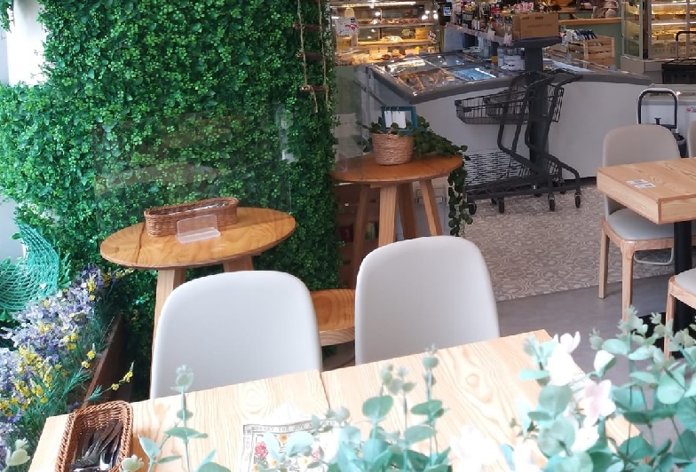 荃灣商場人流旺位靚裝涷肉食材店連cafe餐廳生意轉讓
